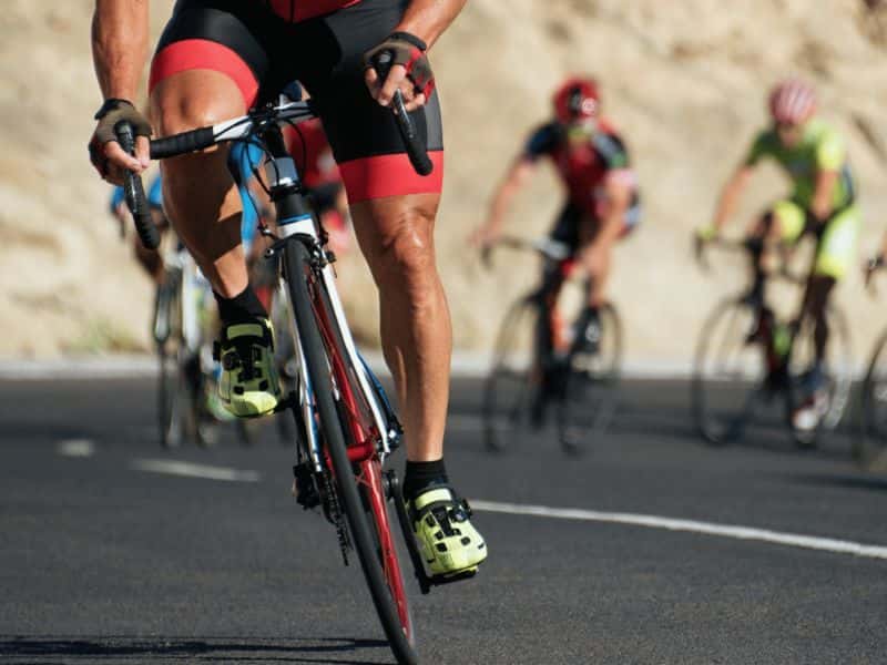Equipo de ciclismo entrenando en Carretera - Bicicletas de Ruta El Placer de Recorrer el Camino