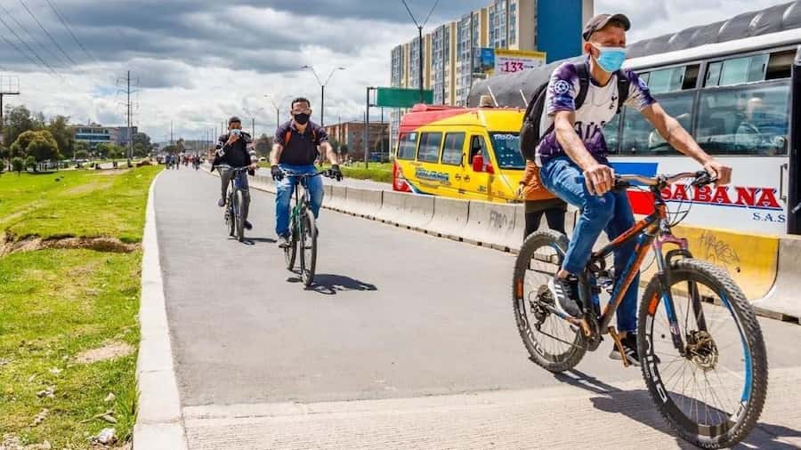 Ciclovía en Bogotá- Pedaleando por Bogotá el encanto de las bicicletas de ruta